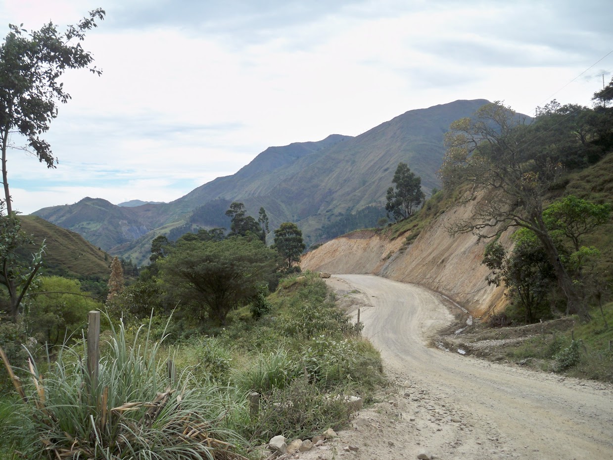 Dirt roads leading toward Valladolid in Ecuador