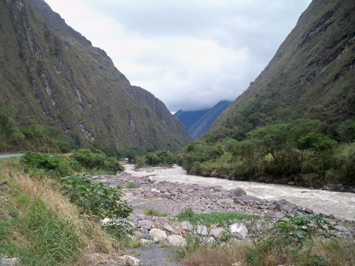 Cycling along rivers and canyons in Peru