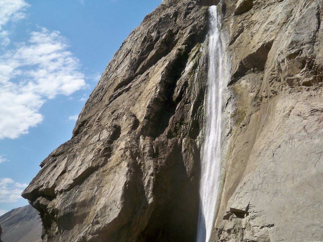 A surprising waterfall in the middle of nowhere in Peru