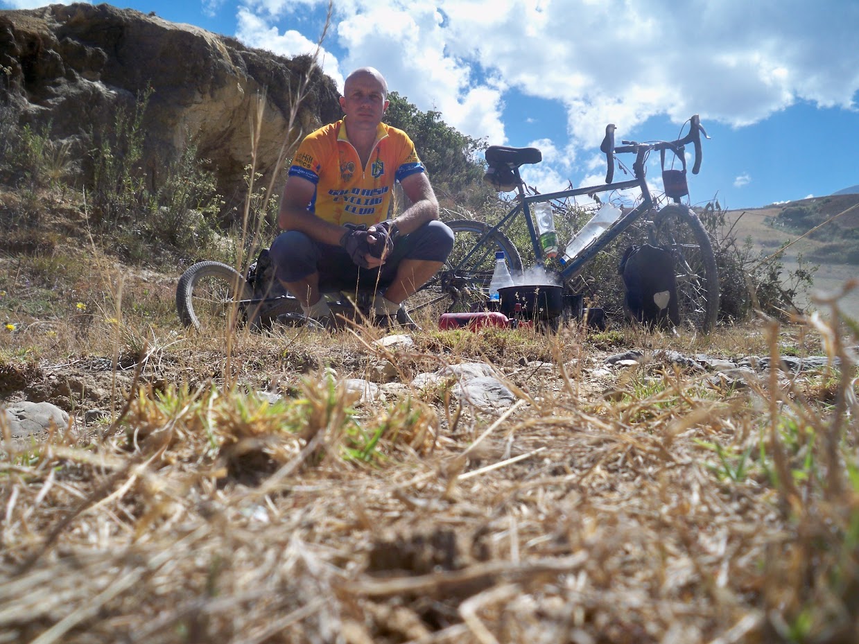 Dave Briggs bicycle touring in Peru