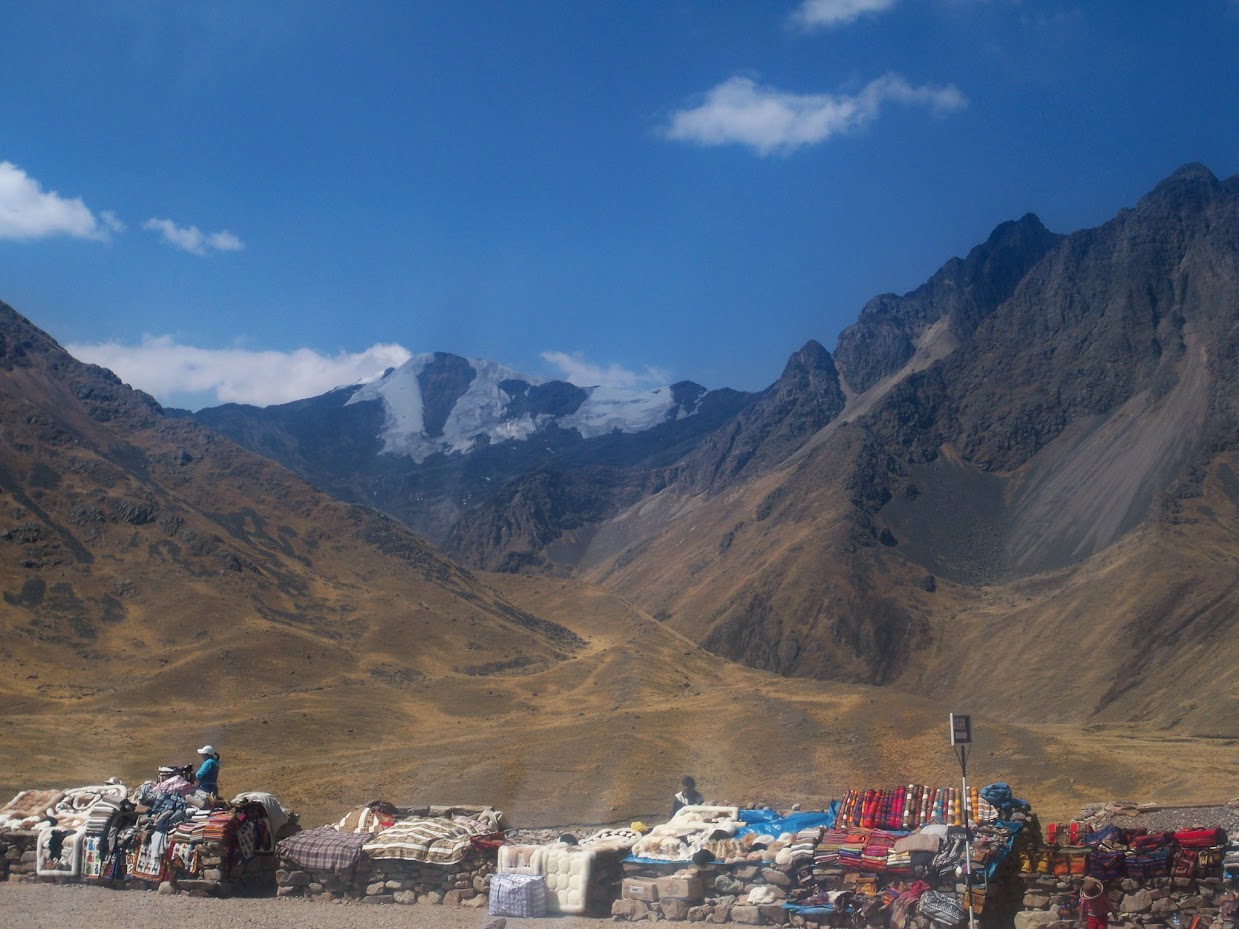 People selling local products at Abra Raya in Peru