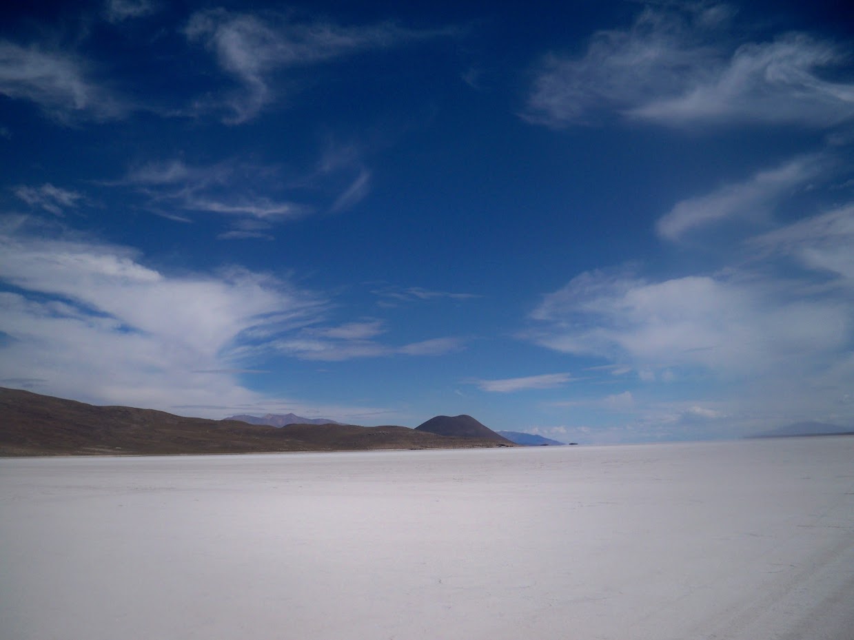 Cycling across the Coipasa salt pan