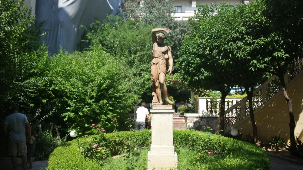 Secret gardens of Athens - A cafe in the Numismatic Museum gardens