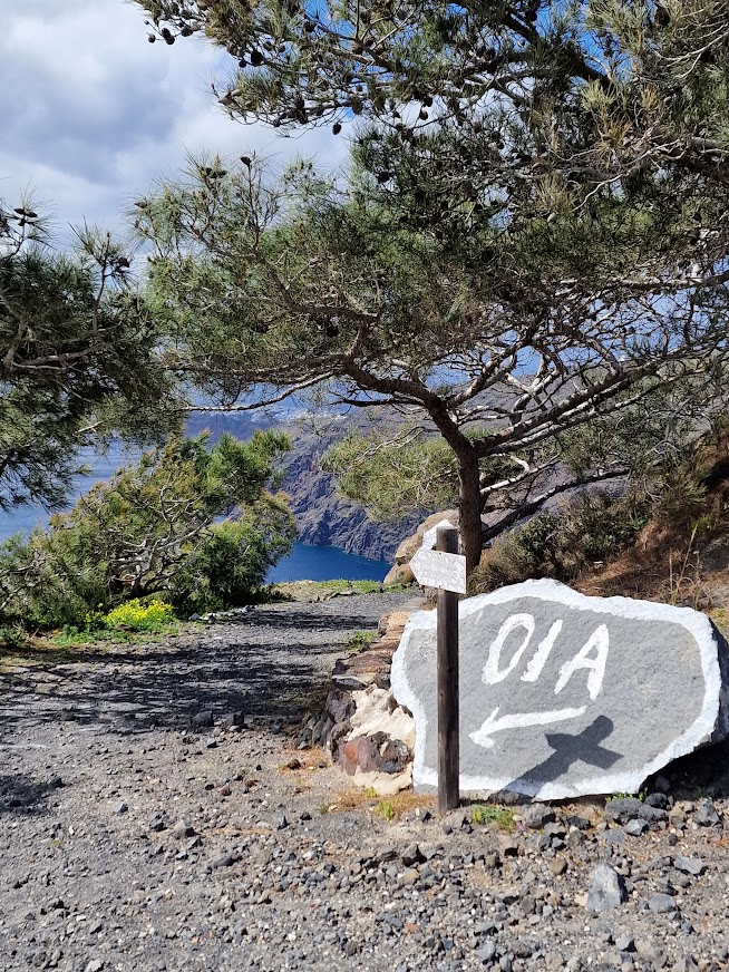 hiking trail fira to oia santorini