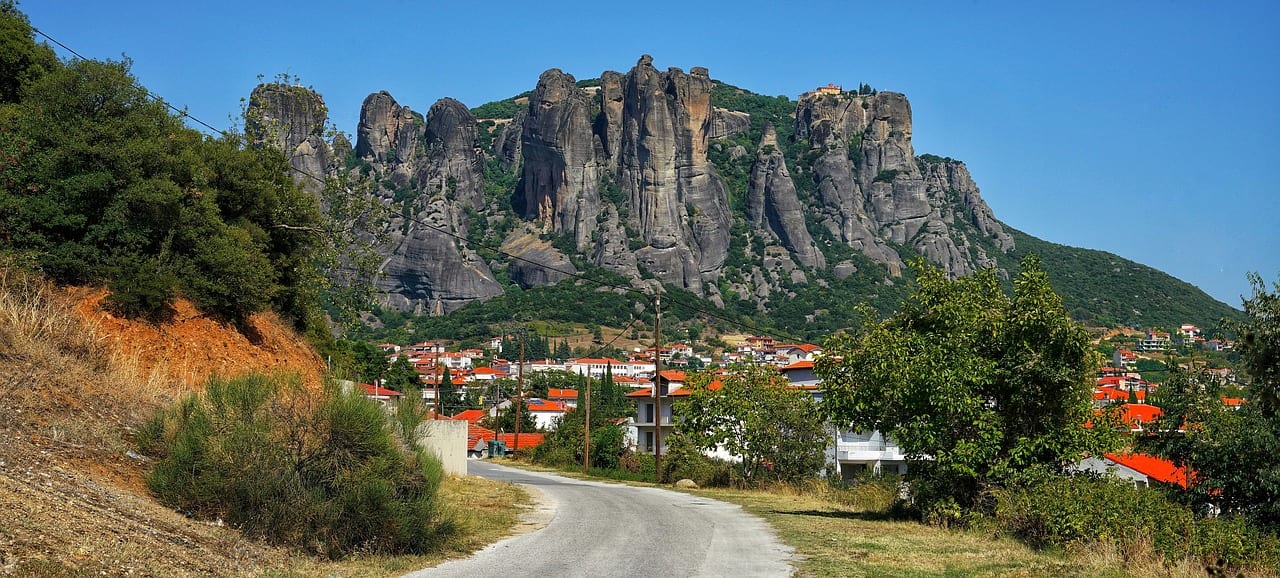 How to get to Kalambaka and Meteora in Greece from Athens