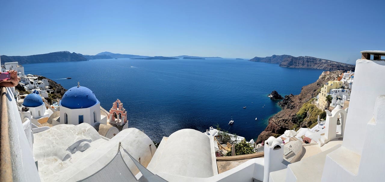 Santorini Airport Transfers - Bus and taxi Santorini transfers explained