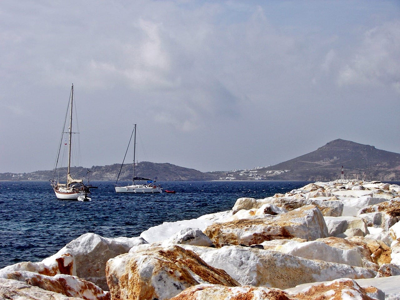 Whether you are staying for only a couple of days or two weeks, this blog post on what to do in Naxos will help you plan youe travel itinerary to this beautiful island in Greece