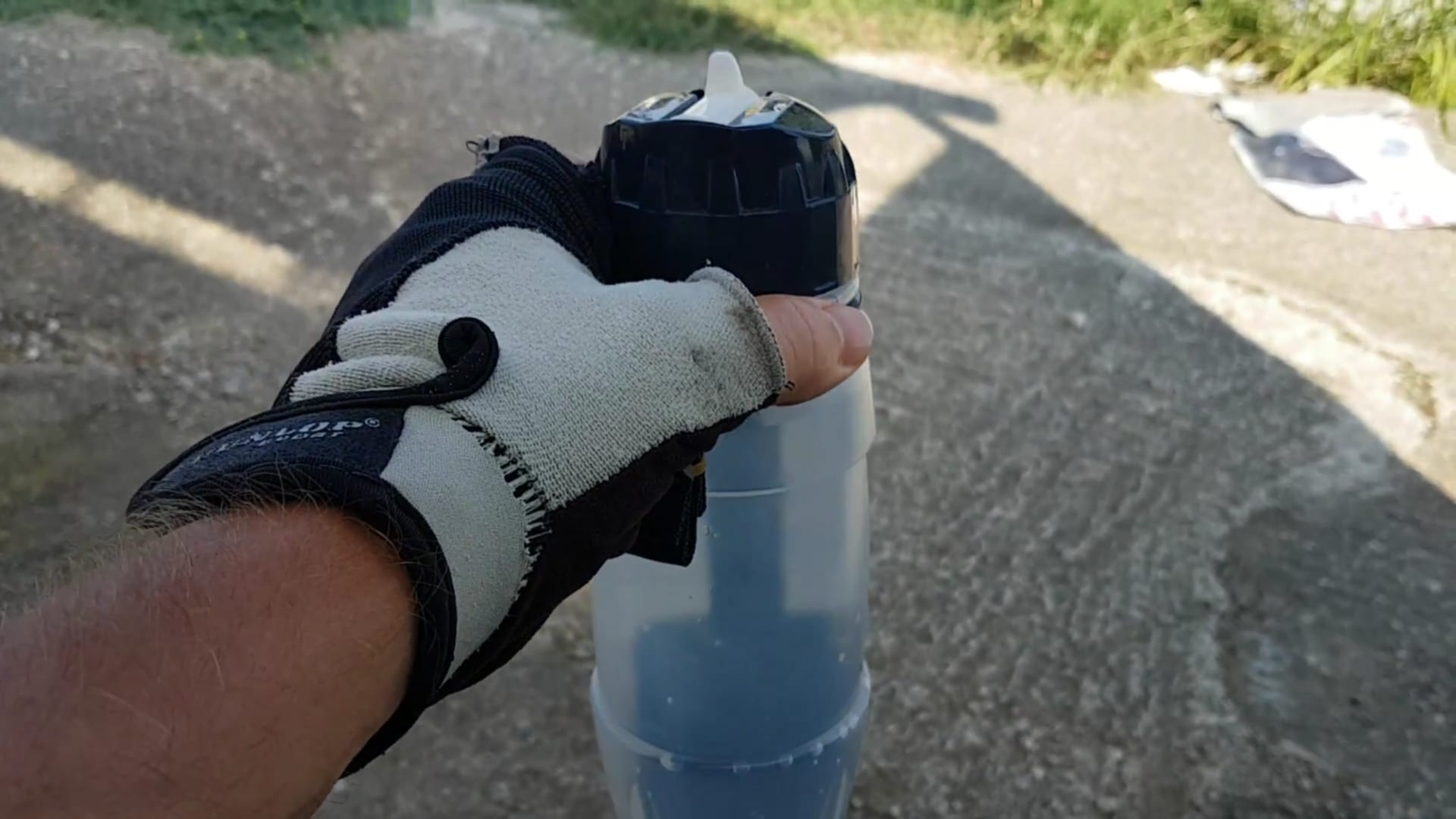 Using the water bottle with filter for travel