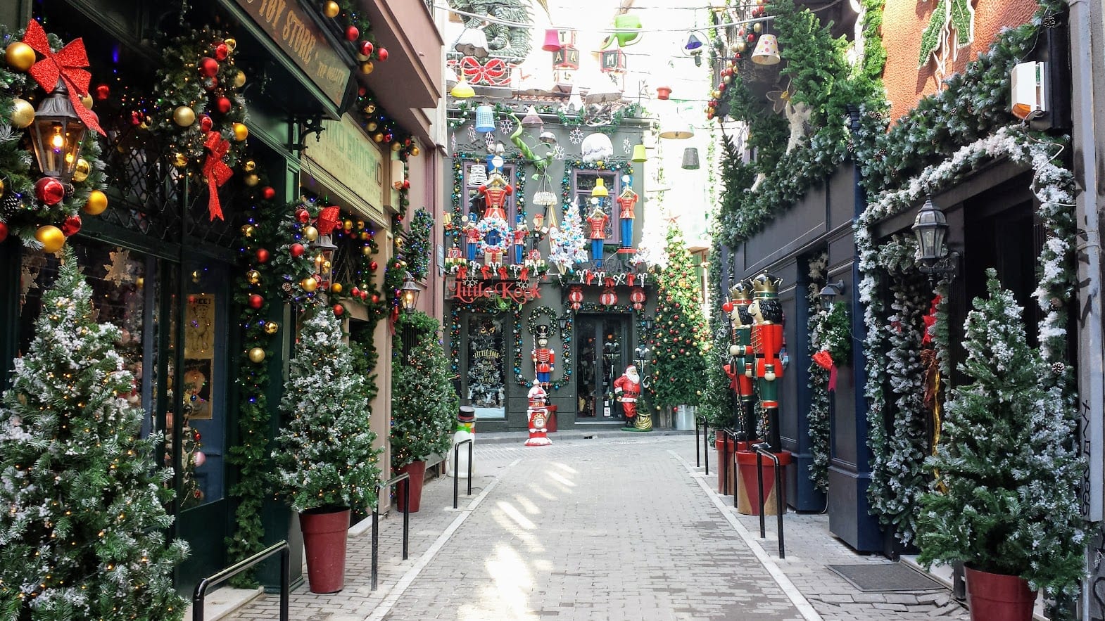 A look at the little Kook in Athens during Christmas time