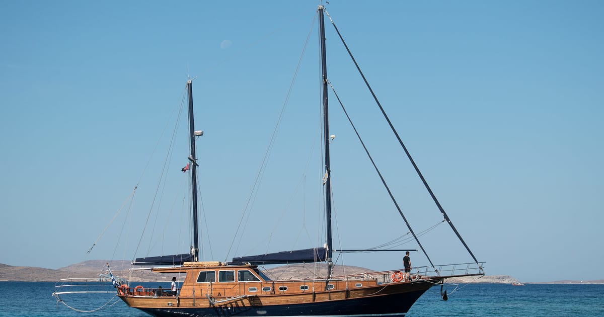 Mykonos: South Coast Sailing Tour with Paradise Beach & BBQ