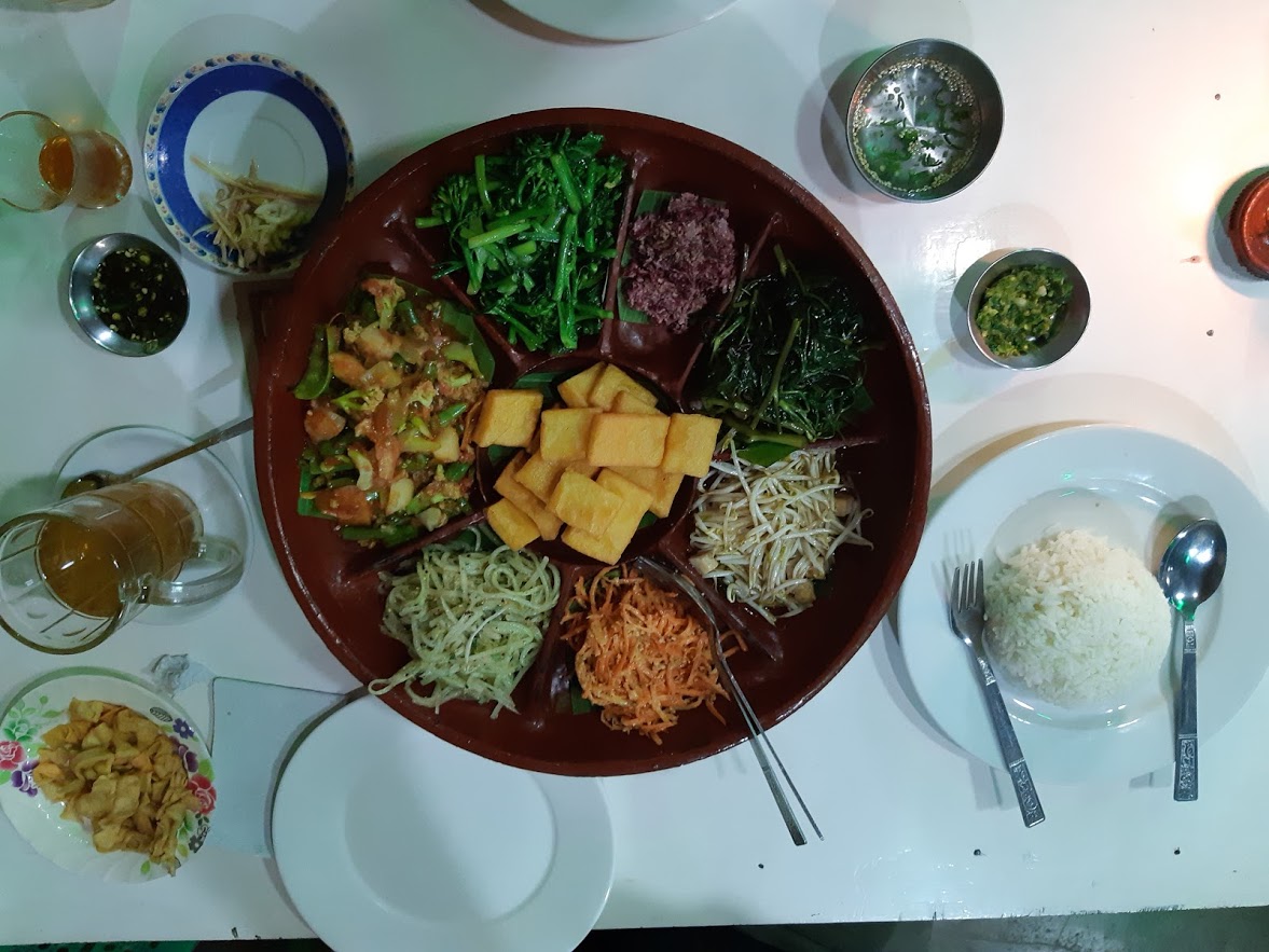 Food at Paw Paw restaurant at Inle Lake in Myanmar