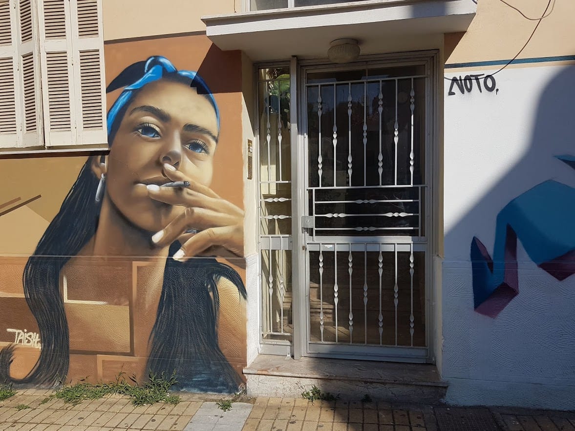 Travel tips Greece - Smoking is commonplace when compared to other parts of the world