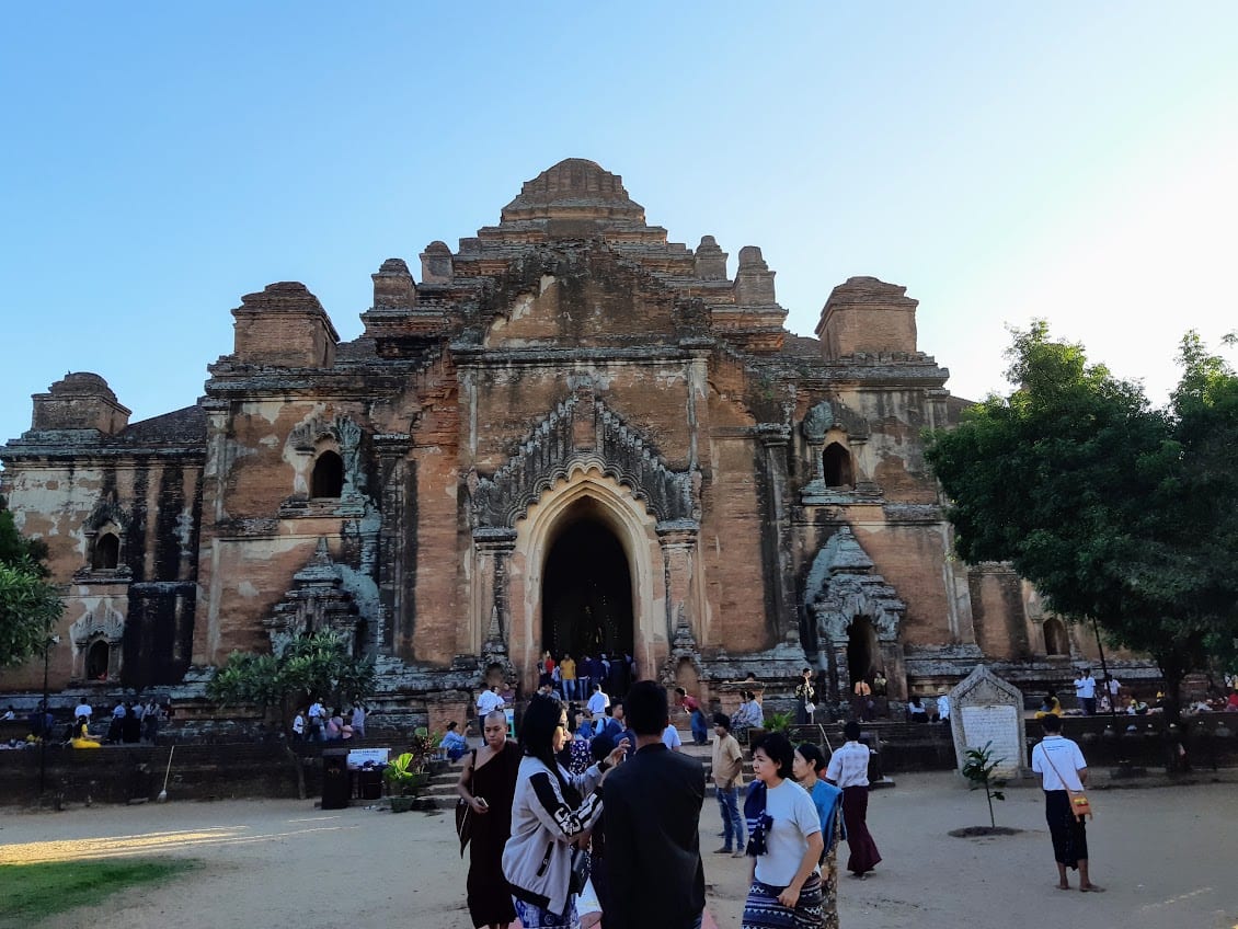 A big pagoda in Bagan. 