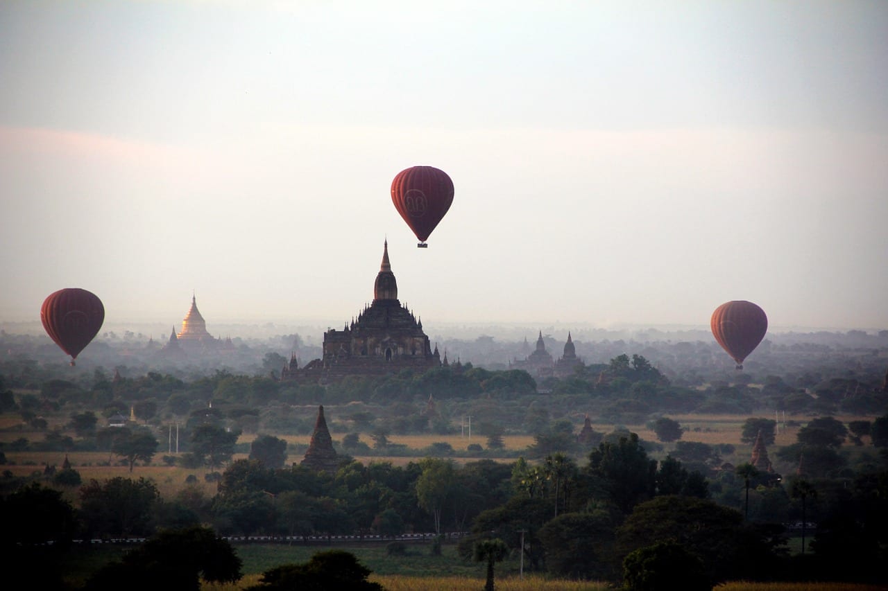Bagan hot air balloon tour