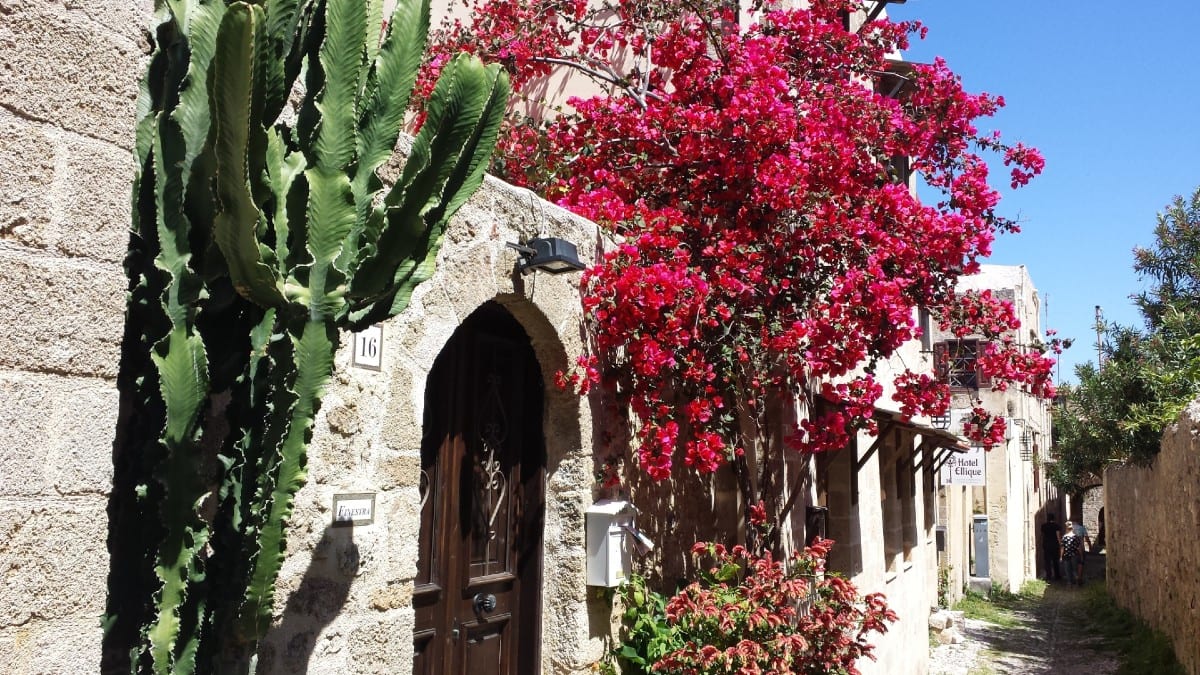 Walking around the streets of Rhodes old town
