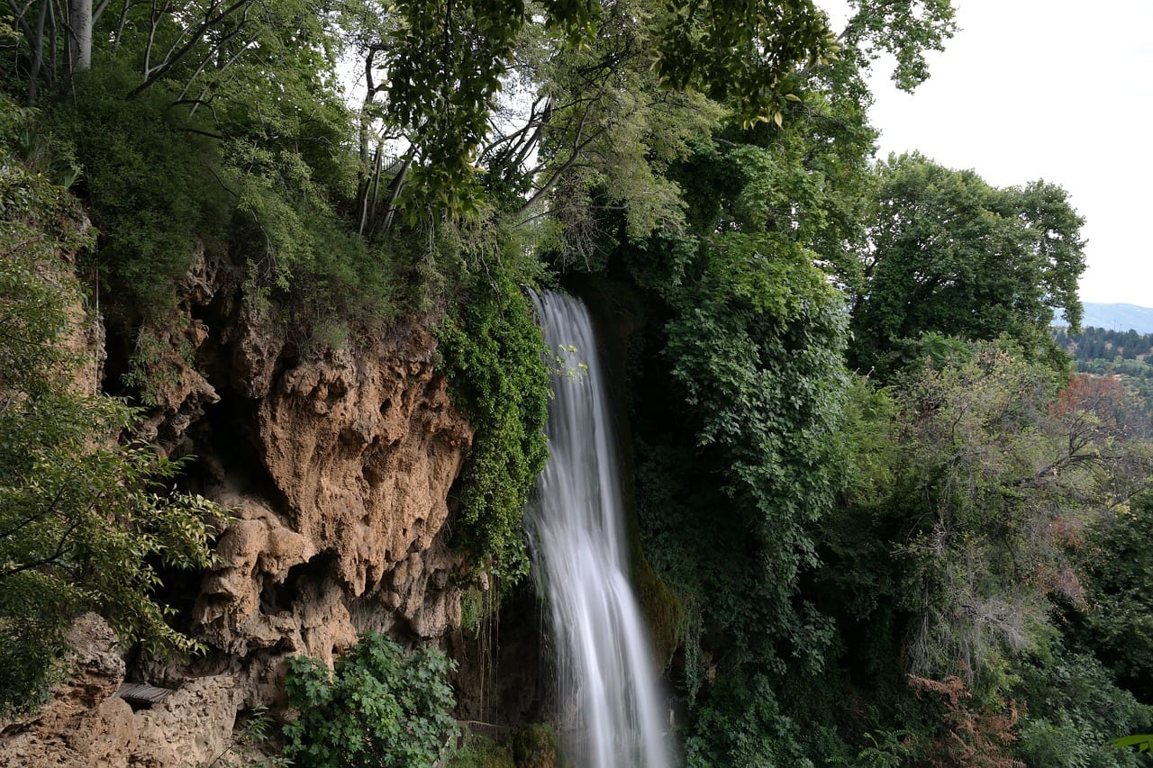 Edessa waterfalls near Thessaloniki can be reached on a day tour from the city