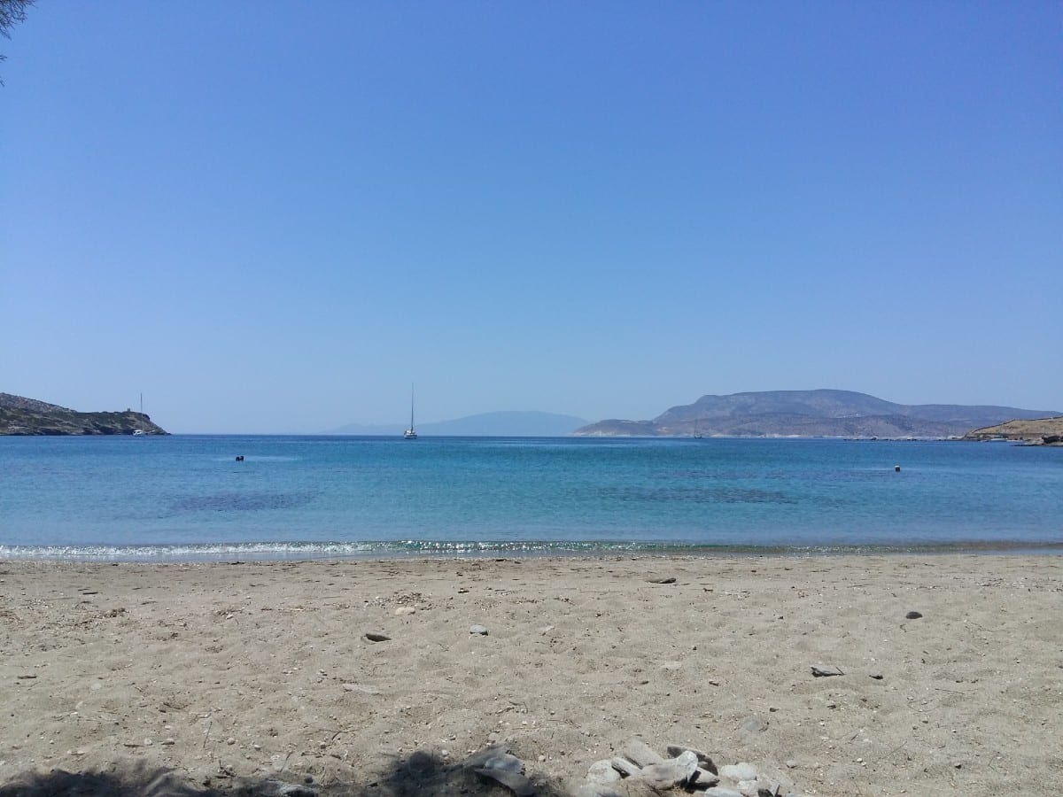 Relax on the beach in Schinoussa