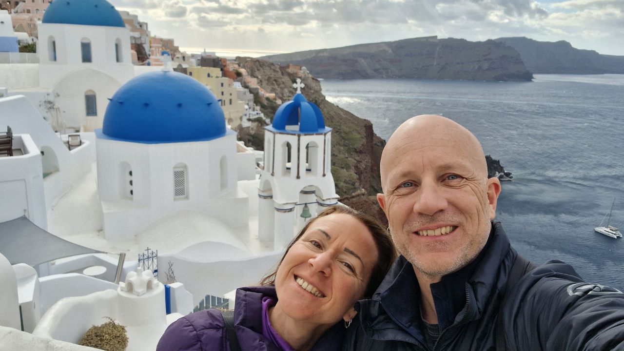 Dave Briggs in Santorini trying to work out whether Santorini or Mykonos is the best island