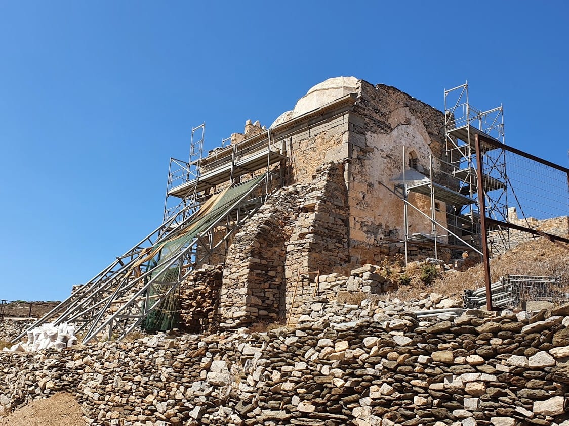 The Episkopi Monument was under restoration when we visited Sikinos island