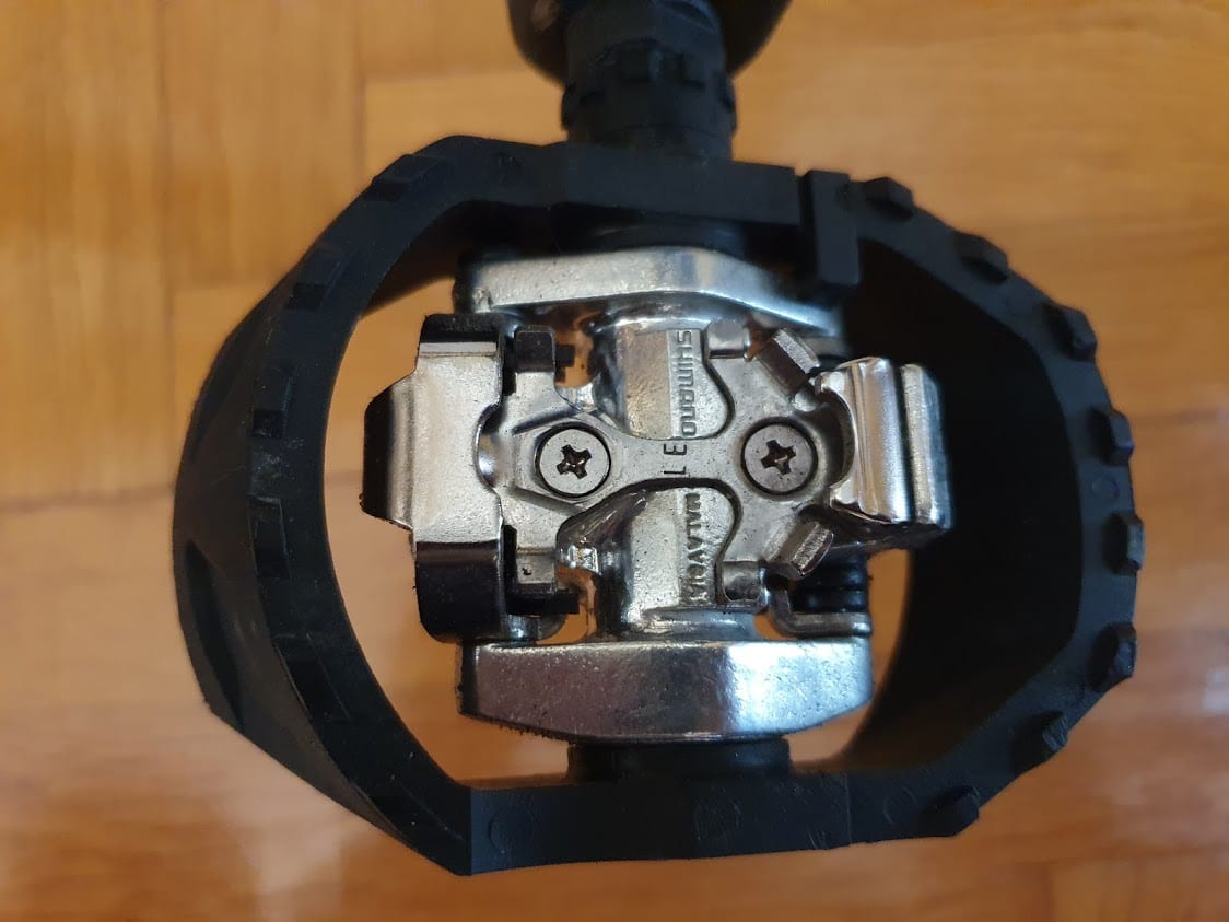 This bike touring pedal combines a platform style with SPD clipless design