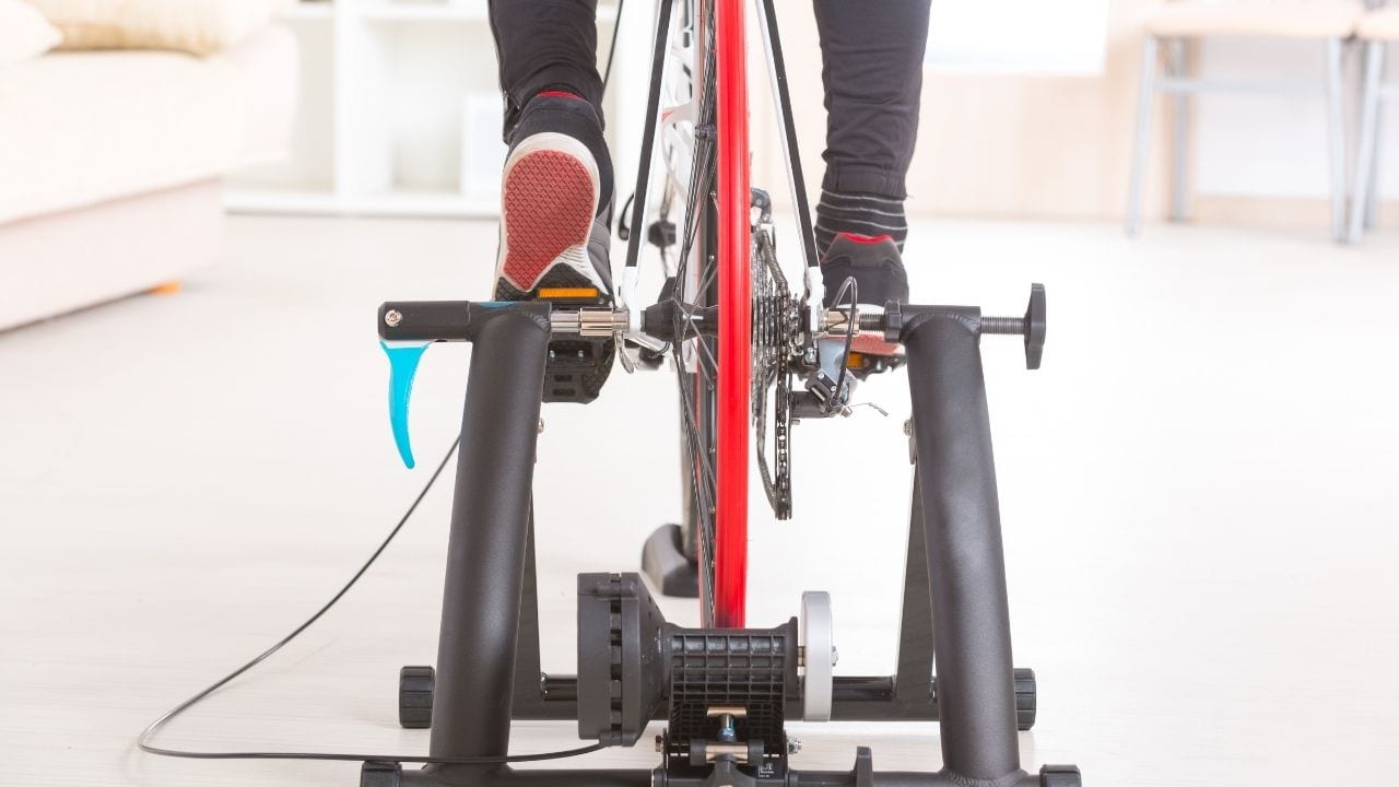 Using a cheap indoor bike trainer for cycling fitness and training in the winter