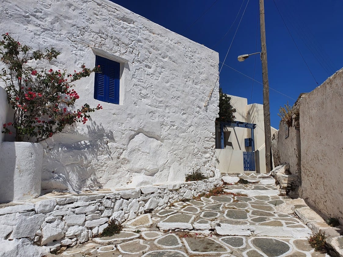 Walking inside Chorio in Sikinos