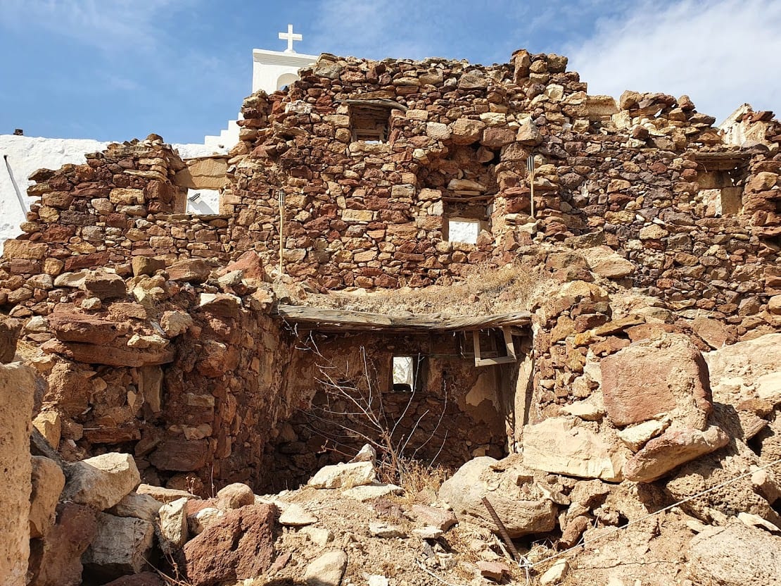 Another collapsed building inside Kimolos castle
