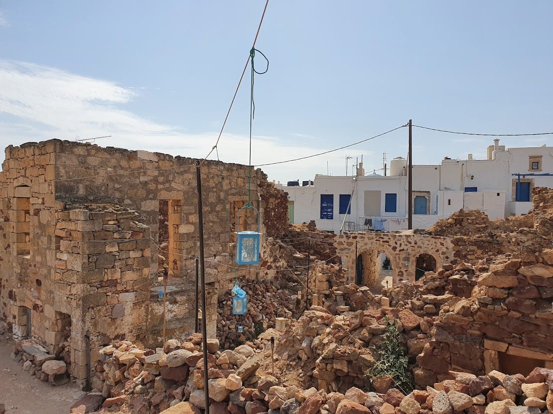 Collapsed buildings inside Kimolos castle