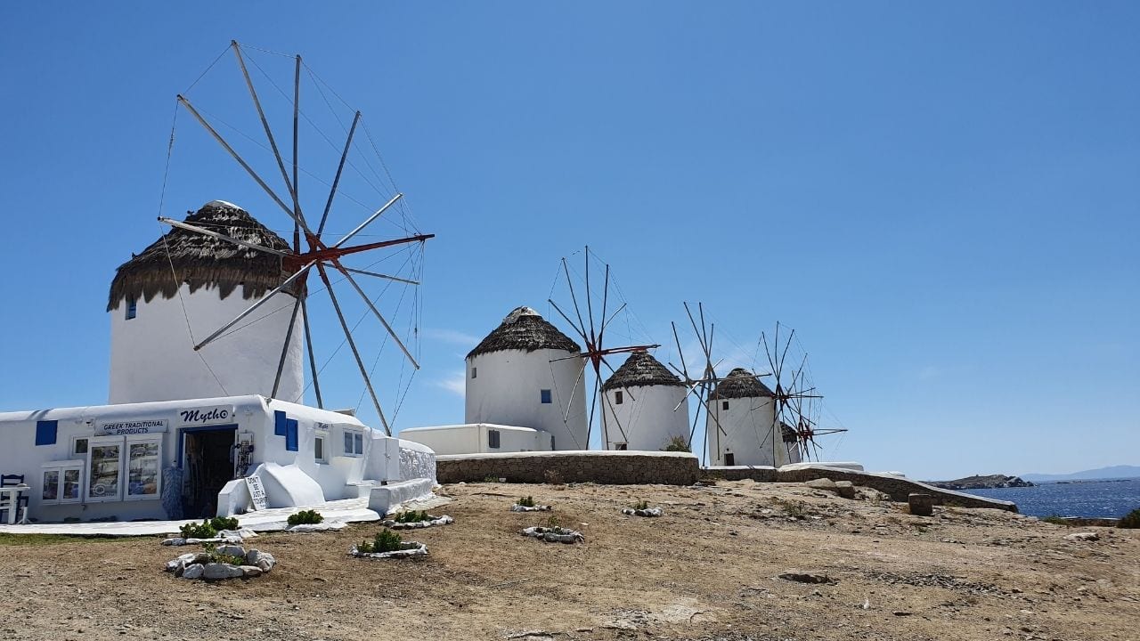 A guide to traveling to Mykonos from Milos by ferry