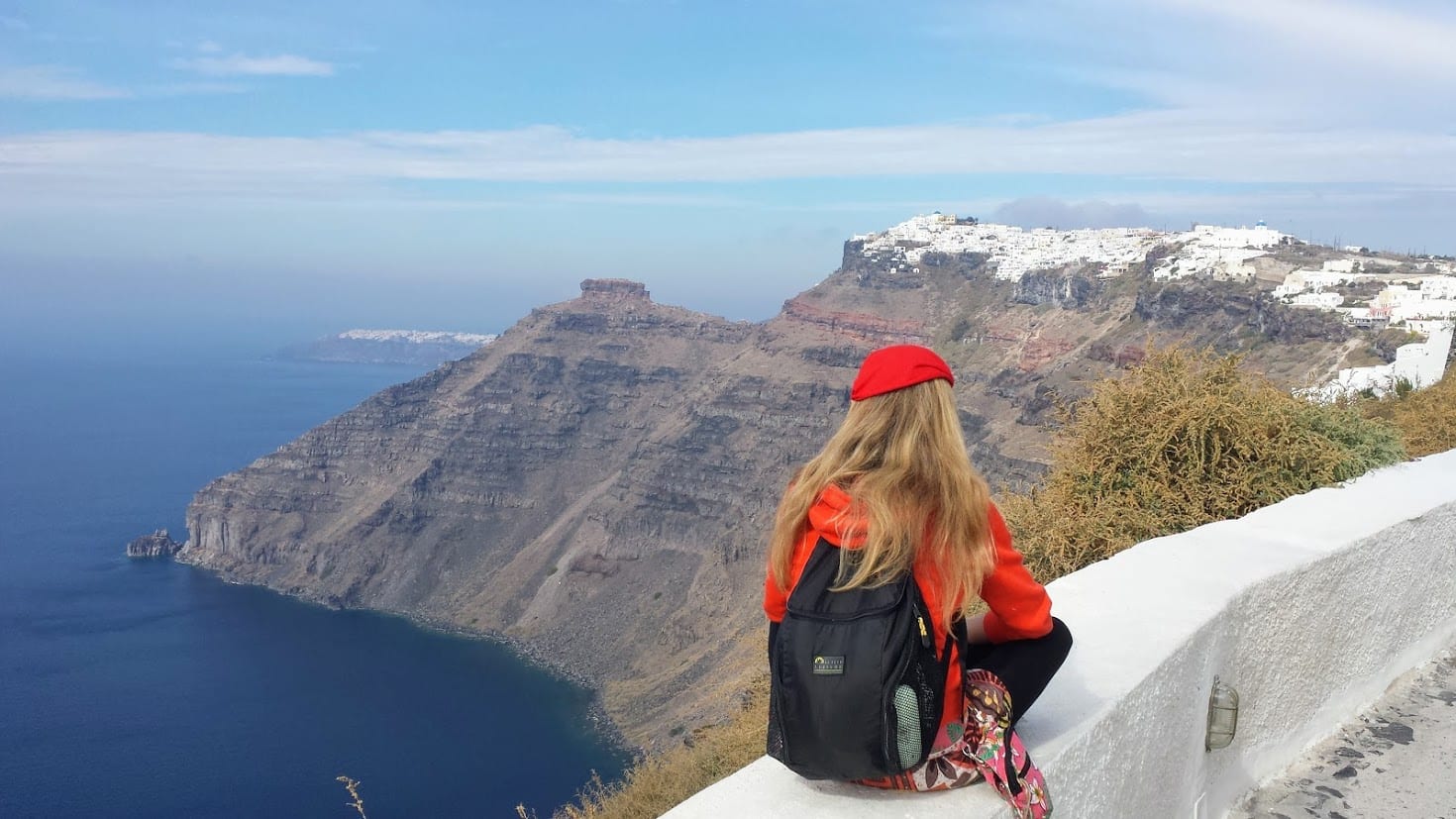 Walking from Fira to Oia in Santorini