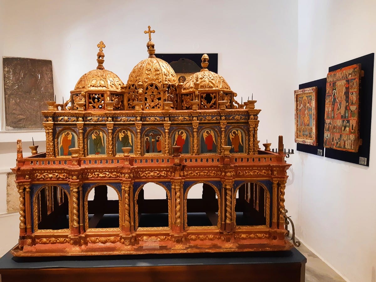 Byzantine museum inside the Ekatontapiliani church