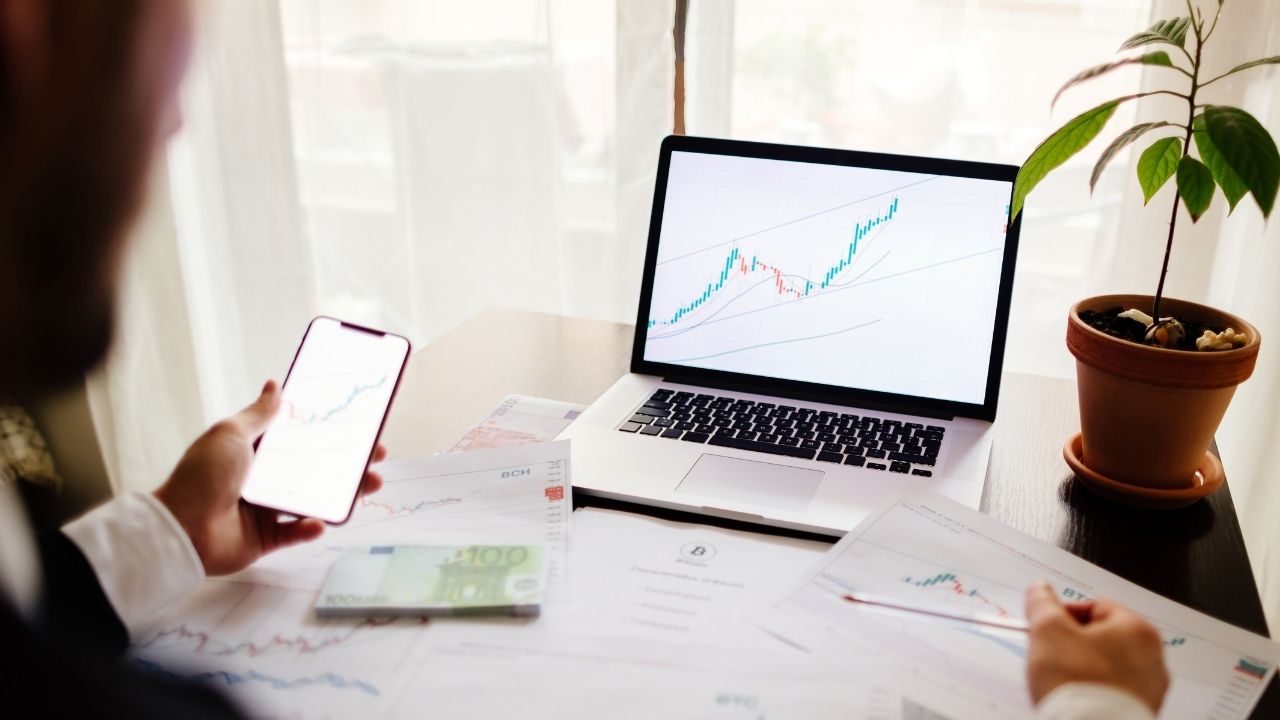 Crypto trading can be a good digital nomad job if you know what you are doing