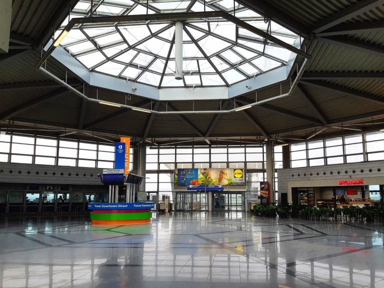 Buying a ticket for the Athens Airport Trains to Piraeus