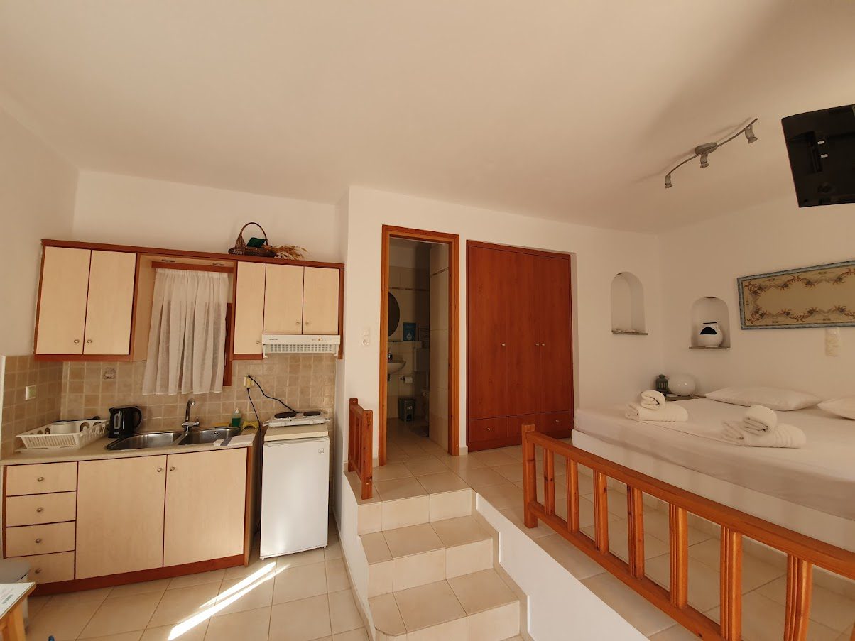 Staying at affordable studiio accommodation helps make long term travel cheaper