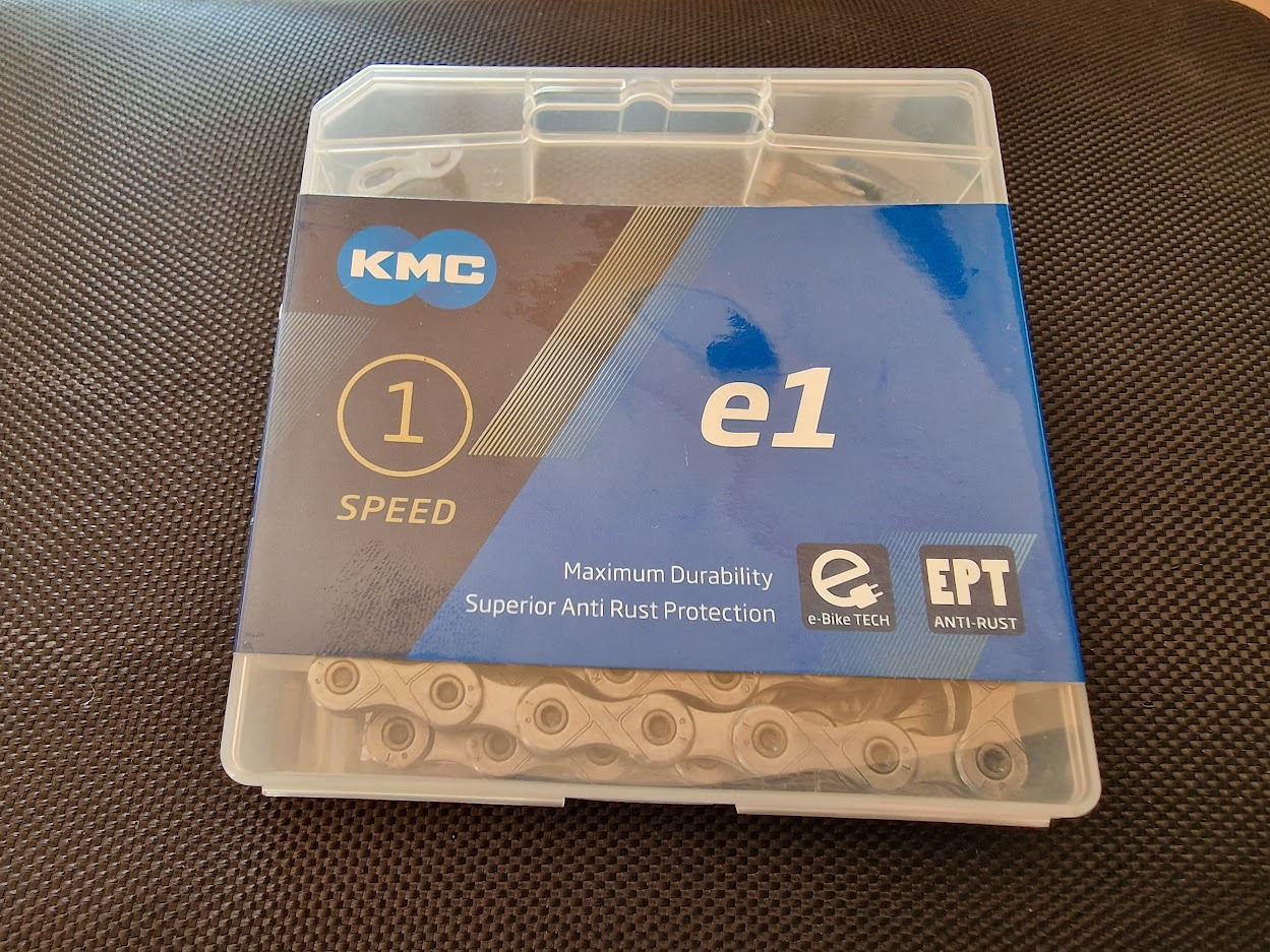 A KMC 1 speed bike chain for Rohloff hub bicycles