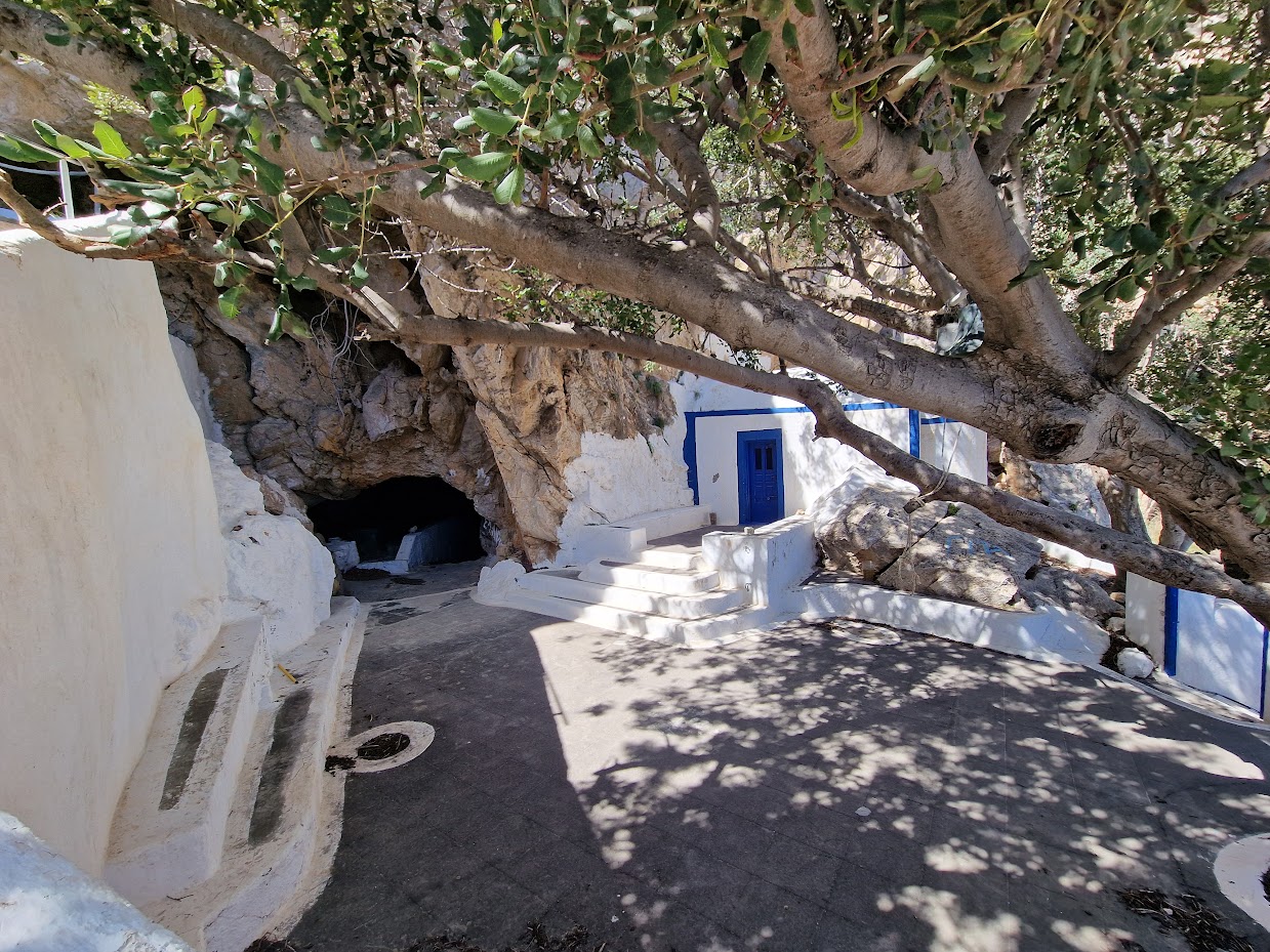 Church and Spring of Zoodochos Pigi on Kamari-ancient Thera hike