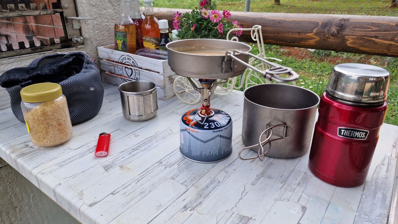 Refilling a Thermos flask with hot water when bike touring