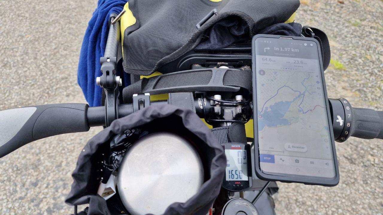 I can keep my Thermos flask in the Brooks feedbag on my bicycle handlebars