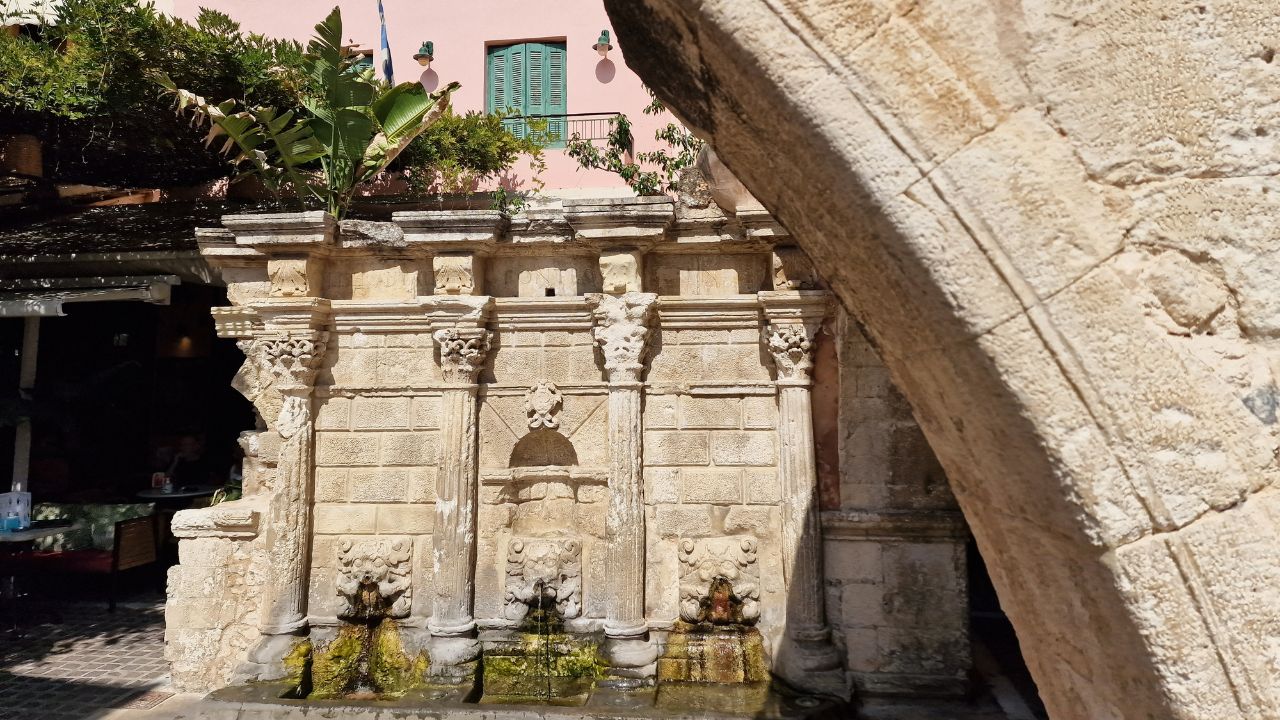 rimondi fountain in rethymnon
