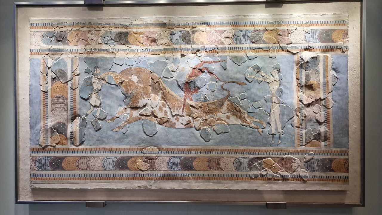 bull leaping fresco archaeological museum heraklion