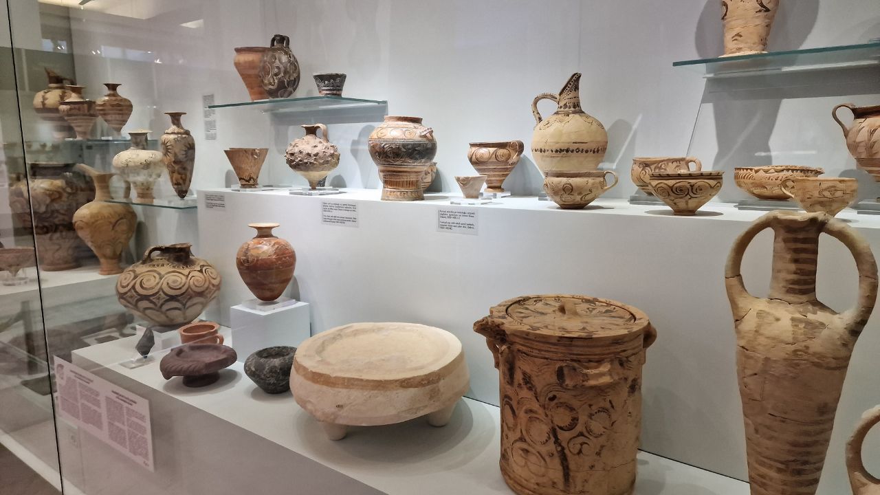 inside heraklion archaeological museum