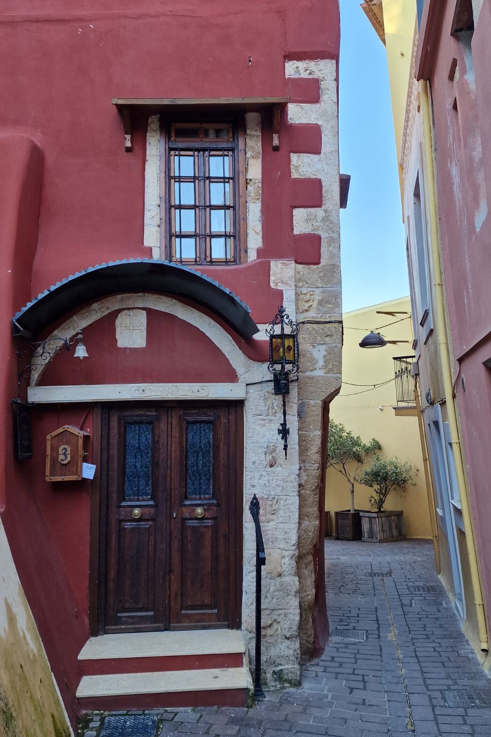 narrow street in chania