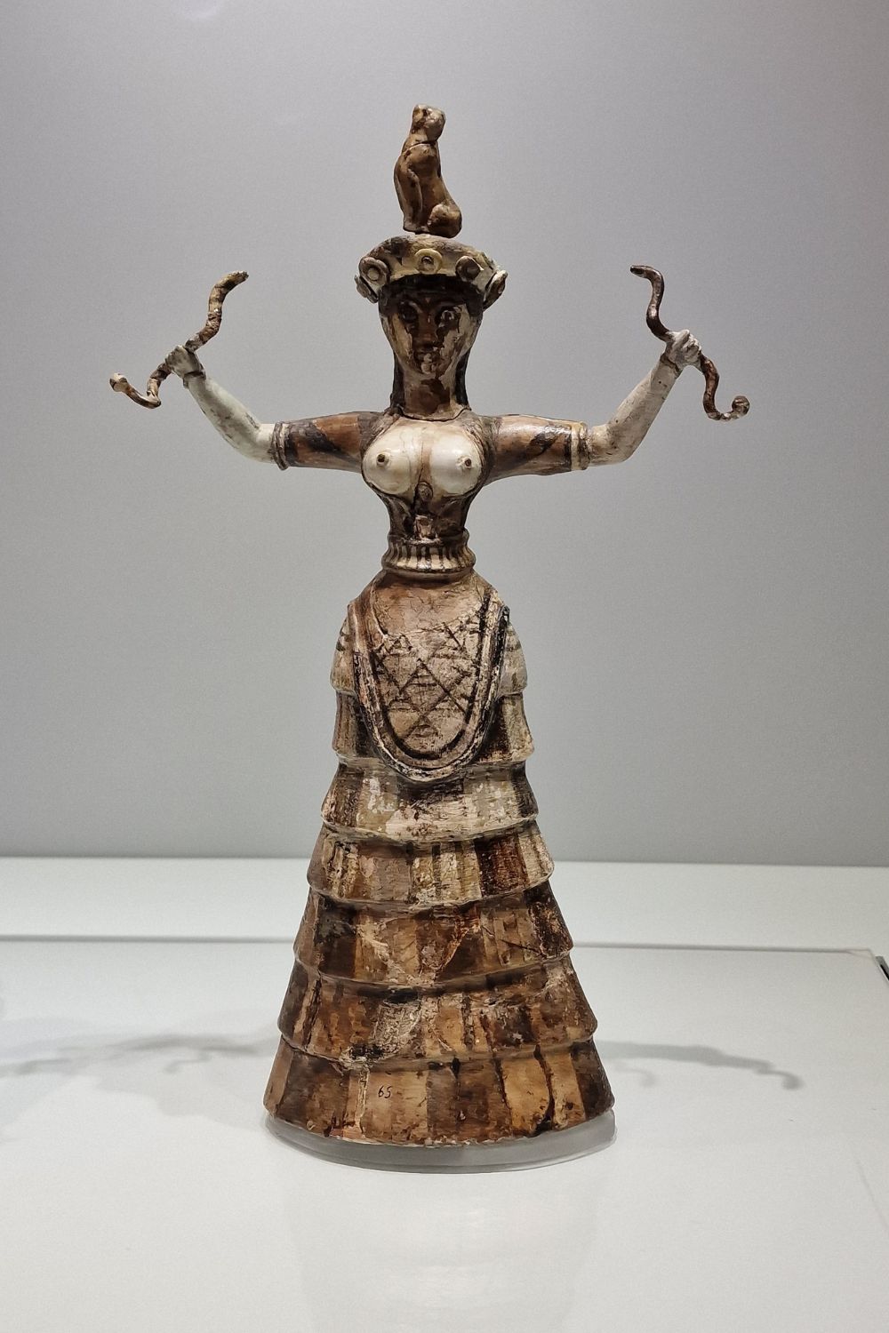 snake goddess heraklion archaeological museum
